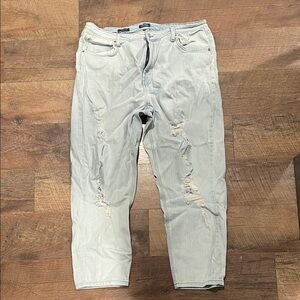 Wild Fable Women’s Light Wash Relaxed Jeans